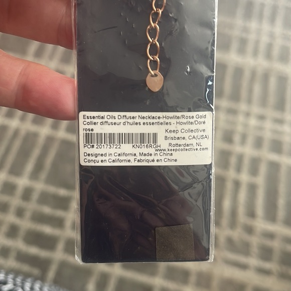 Keep Collective Essential Oil Diffuser Necklace Howlite/Rose Gold NWT - Picture 3 of 4